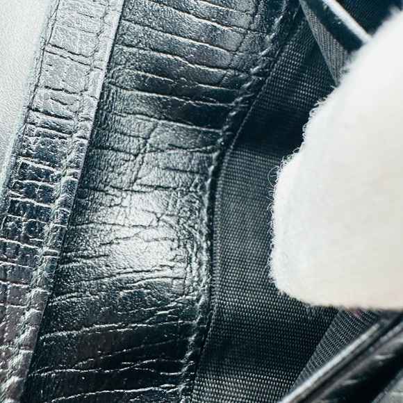 Gucci Bi Fold Card Holder - Picture 8 of 11